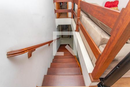 Casa à venda com 250m², 2 quartos e 2 vagasEscada 1