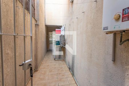 Casa à venda com 250m², 2 quartos e 2 vagasCorredor externo