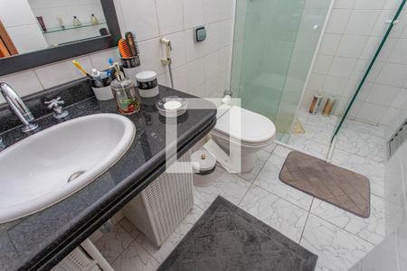 Casa à venda com 250m², 2 quartos e 2 vagasBanheiro da suíte 1