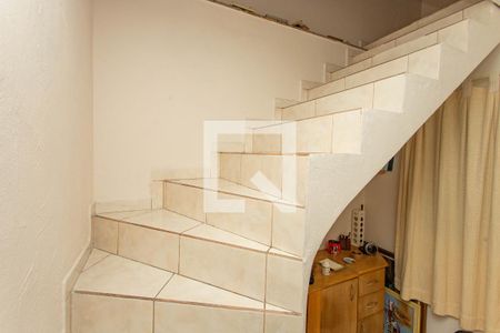 Casa à venda com 250m², 2 quartos e 2 vagasEscada 2