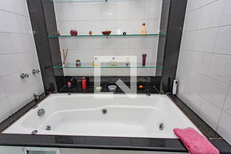 Casa à venda com 250m², 2 quartos e 2 vagasBanheiro da suíte 1