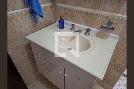 Casa à venda com 200m², 3 quartos e 2 vagasBanheiro