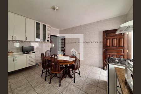 Casa à venda com 200m², 3 quartos e 2 vagasCozinha