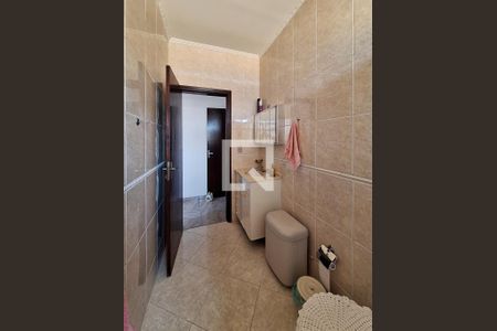 Casa à venda com 200m², 3 quartos e 2 vagasBanheiro Quarto 1