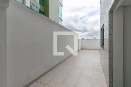 Apartamento para alugar com 161m², 3 quartos e 4 vagas Apartamento para alugar com 161m², 3 quartos e 4 vagasVaranda