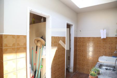 Casa para alugar com 90m², 3 quartos e 5 vagasBanheiro 1