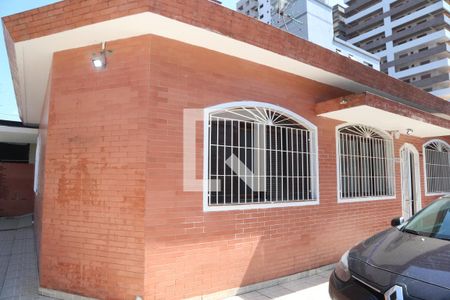 Casa para alugar com 90m², 3 quartos e 5 vagasFachada
