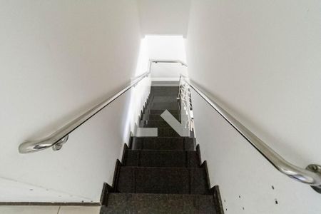 Escada de casa para alugar com 6 quartos, 338m² em Venda Nova, Belo Horizonte
