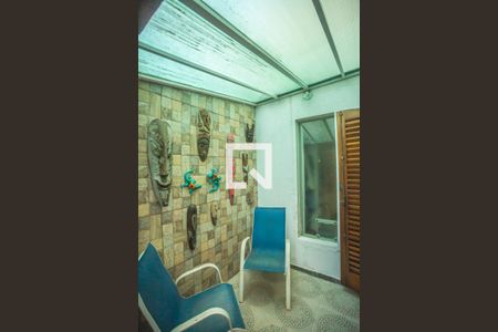 Casa à venda com 300m², 4 quartos e 3 vagas Casa à venda com 300m², 4 quartos e 3 vagasVaranda - Quarto Suíte