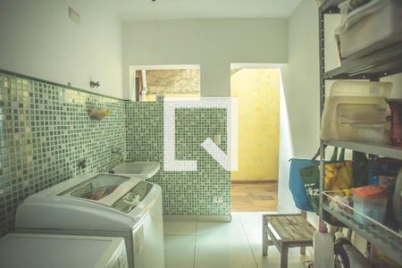 Casa à venda com 300m², 4 quartos e 3 vagas Casa à venda com 300m², 4 quartos e 3 vagasÁrea de Serviço