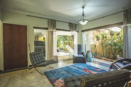 Casa à venda com 300m², 4 quartos e 3 vagas Casa à venda com 300m², 4 quartos e 3 vagasSala