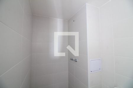 Banheiro de kitnet/studio para alugar com 1 quarto, 25m² em Jardim das Acácias, São Paulo