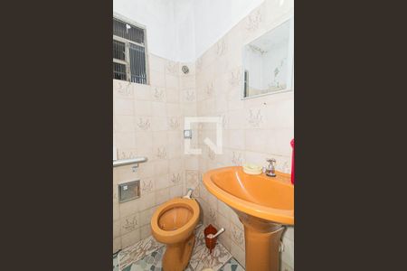 Casa à venda com 172m², 2 quartos e 4 vagasBanheiro 2