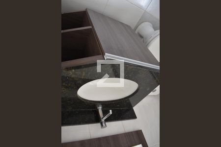Banheiro suíte  de apartamento para alugar com 2 quartos, 62m² em Campo Comprido, Curitiba