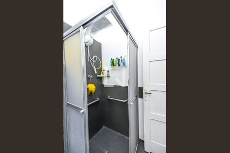 Casa à venda com 181m², 3 quartos e 2 vagas Casa à venda com 181m², 3 quartos e 2 vagasBanheiro