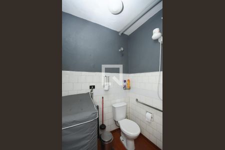 Casa à venda com 181m², 3 quartos e 2 vagas Casa à venda com 181m², 3 quartos e 2 vagasBanheiro de serviço