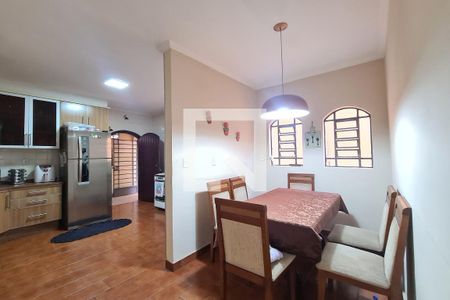 Casa à venda com 190m², 3 quartos e 2 vagasSala de jantar