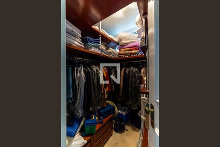 Apartamento à venda com 209m², 3 quartos e 2 vagas Apartamento à venda com 209m², 3 quartos e 2 vagasCloset