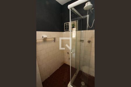 Banheiro de apartamento à venda com 1 quarto, 32m² em Farroupilha, Porto Alegre