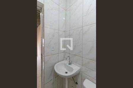 Banheiro de casa de condomínio para alugar com 1 quarto, 55m² em Aparecida, Belo Horizonte
