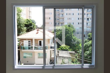 Janela de apartamento para alugar com 1 quarto, 17m² em Vila Guedes, São Paulo