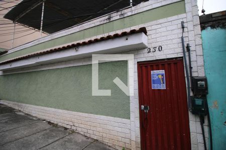 Fachada de casa para alugar com 2 quartos, 65m² em Brás de Pina, Rio de Janeiro
