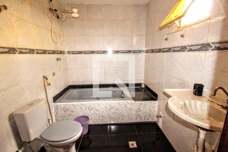 Casa à venda com 420m², 5 quartos e 3 vagasBanheiro 2