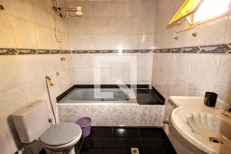 Casa à venda com 420m², 5 quartos e 3 vagasBanheiro 2