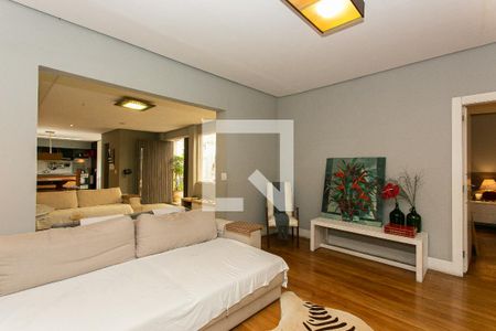 Sala de TV de casa para alugar com 4 quartos, 330m² em Cidade Mãe do Céu, São Paulo