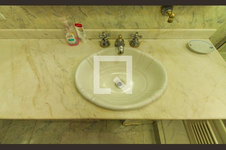 Casa à venda com 210m², 4 quartos e 4 vagasBanheiro Social 1