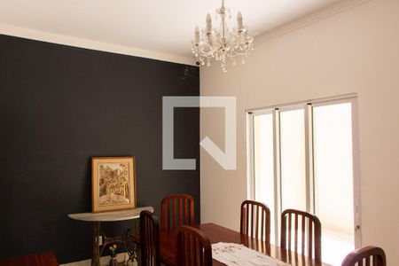 Casa à venda com 360m², 5 quartos e 4 vagas Casa à venda com 360m², 5 quartos e 4 vagasSALA DE JANTAR