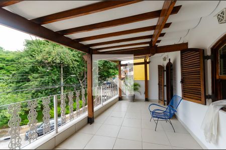 Sacada de casa para alugar com 4 quartos, 200m² em Jardim Maracanã, São Paulo