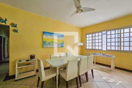 Sala de casa para alugar com 4 quartos, 244m² em Jardim Virginia, Guarujá