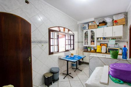 Casa à venda com 300m², 4 quartos e 12 vagas Casa à venda com 300m², 4 quartos e 12 vagasÁrea de serviço