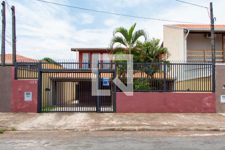 Casa para alugar com 200m², 3 quartos e 4 vagas Casa para alugar com 200m², 3 quartos e 4 vagasFachada