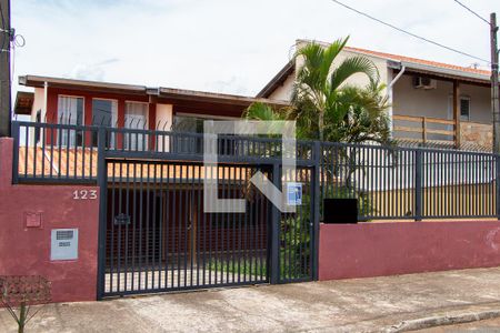 Casa para alugar com 200m², 3 quartos e 4 vagas Casa para alugar com 200m², 3 quartos e 4 vagasFachada