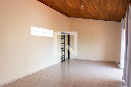 Casa para alugar com 200m², 3 quartos e 4 vagas Casa para alugar com 200m², 3 quartos e 4 vagasÁrea Externa