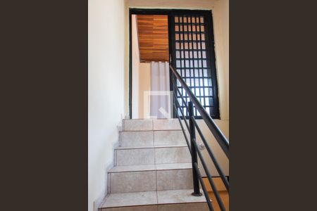 Casa para alugar com 200m², 3 quartos e 4 vagas Casa para alugar com 200m², 3 quartos e 4 vagasEscada