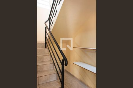Casa para alugar com 200m², 3 quartos e 4 vagas Casa para alugar com 200m², 3 quartos e 4 vagasEscada