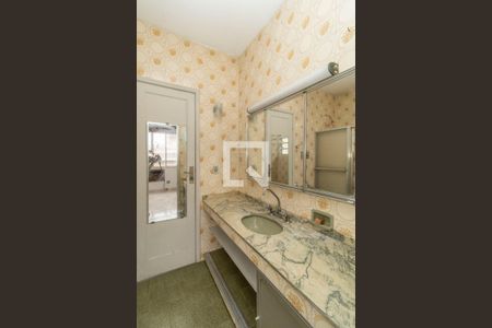 Casa para alugar com 318m², 3 quartos e 4 vagas Casa para alugar com 318m², 3 quartos e 4 vagasBanheiro das Suítes