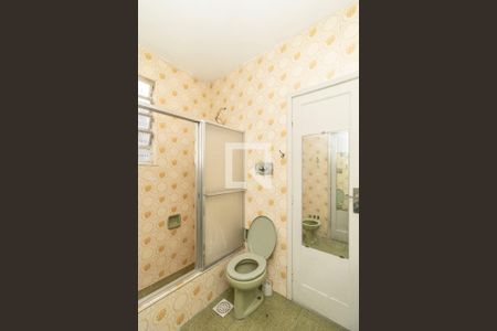 Casa para alugar com 318m², 3 quartos e 4 vagas Casa para alugar com 318m², 3 quartos e 4 vagasBanheiro das Suítes