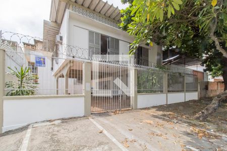 Casa para alugar com 318m², 3 quartos e 4 vagas Casa para alugar com 318m², 3 quartos e 4 vagasFachada