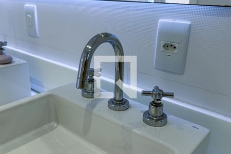 Apartamento à venda com 100m², 2 quartos e 2 vagas Apartamento à venda com 100m², 2 quartos e 2 vagasBanheiro da Suíte