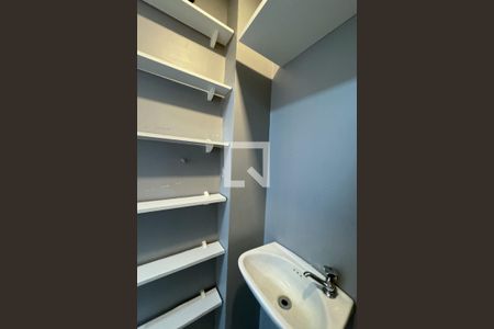 Apartamento à venda com 100m², 2 quartos e 2 vagas Apartamento à venda com 100m², 2 quartos e 2 vagasBanheiro de Serviço
