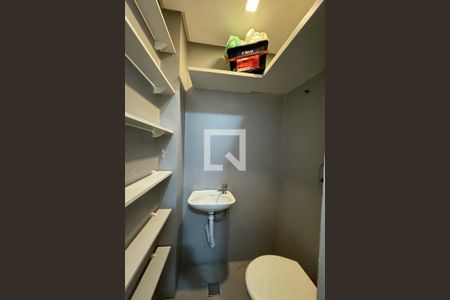 Apartamento à venda com 100m², 2 quartos e 2 vagas Apartamento à venda com 100m², 2 quartos e 2 vagasBanheiro de Serviço