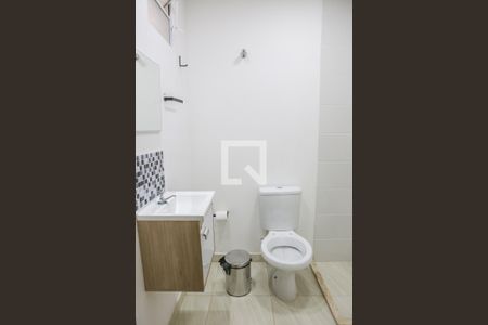 Banheiro de kitnet/studio para alugar com 1 quarto, 16m² em Lapa, São Paulo