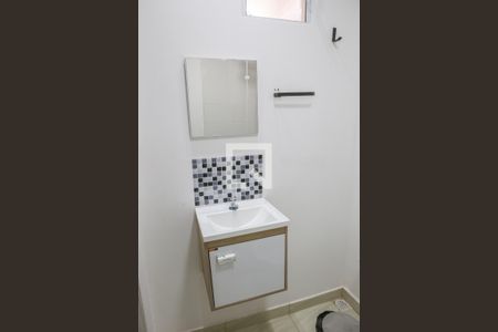 Banheiro de kitnet/studio para alugar com 1 quarto, 16m² em Lapa, São Paulo