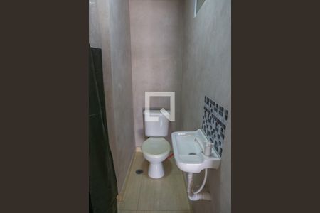 Banheiro de kitnet/studio para alugar com 1 quarto, 27m² em Lapa, São Paulo