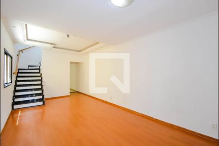 Sala de casa de condomínio para alugar com 4 quartos, 130m² em Portal dos Gramados, Guarulhos