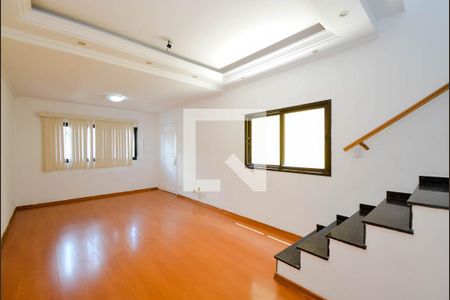 Casa de condomínio para alugar com 130m², 4 quartos e 2 vagasSala